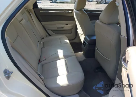 2010 Chrysler 300 Touring/Signature Series from USA, damaged, VIN 2C3CK5CV1AH331389